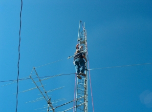 Craig, N9ETD (lower) and Oscar, K9WKW on Bill, N9FDE's tower